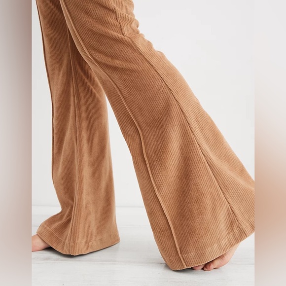 Aerie Groove-On Rib Velour Flare Pant . - Picture 1 of 8